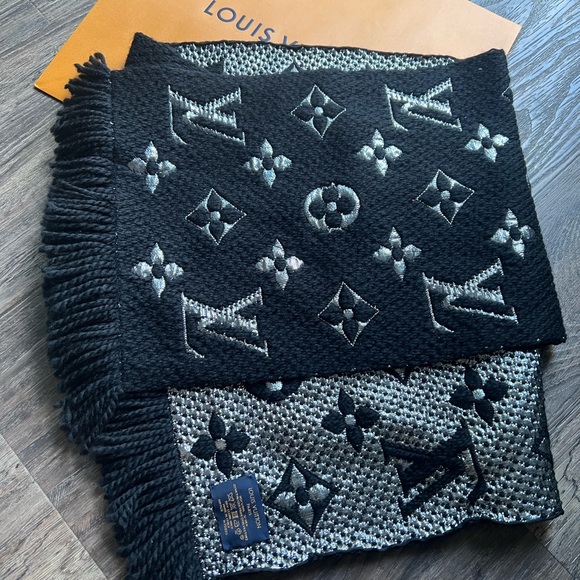 Authentic Louis Vuitton scarf black wool with metallic - Picture 1 of 6